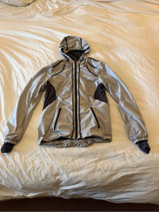 lululemon athletica Other - Lululemon Women's Gray white pinstripe Hooded Full Zip Jacket Activewear